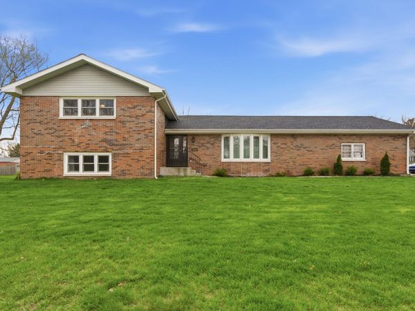 715 3rd Avenue NW, DeMotte, IN 46310