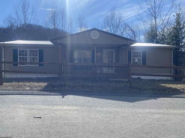945 Pine Grove Road, Fairmont, WV 26554