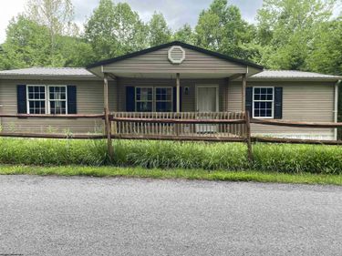 945 Pine Grove Road, Fairmont, WV 26554