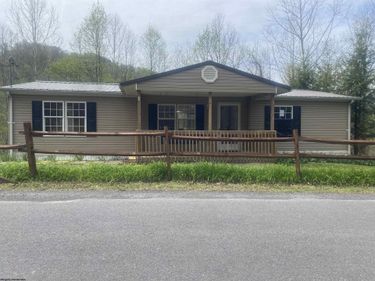 945 Pine Grove Road, Fairmont, WV 26554