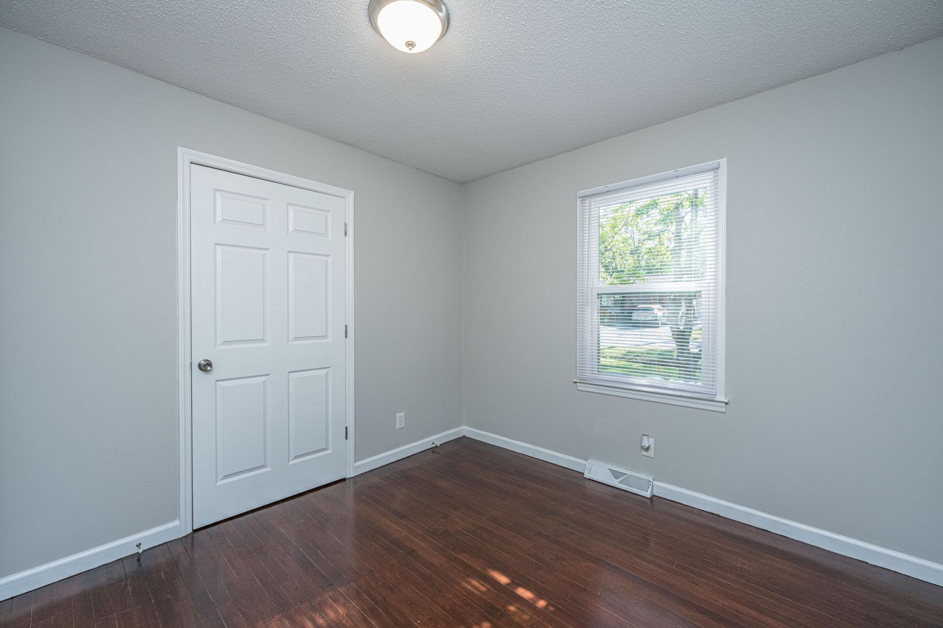 245 Mary Scott Drive Photo 16