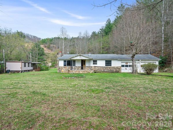 2432 Grapevine Road , Marshall, NC 28753