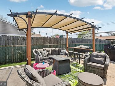 47 GLENWOOD LANE, LEVITTOWN, PA 19055