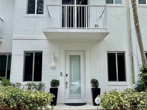 2621 NE 212th Ter, Unit 211, Miami, FL 33180