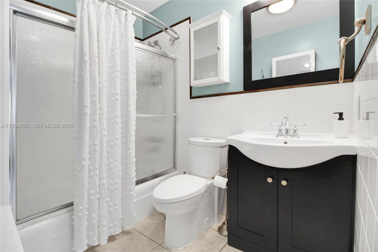 2230 NE 56th Pl, Unit 227, Fort Lauderdale, FL 33308 Photo