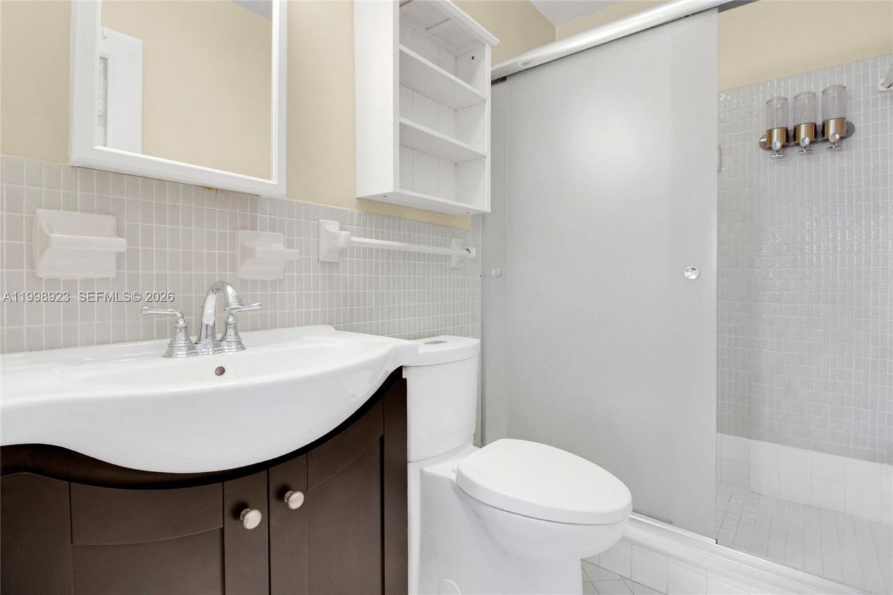 2230 NE 56th Pl, Unit 227, Fort Lauderdale, FL 33308 Photo