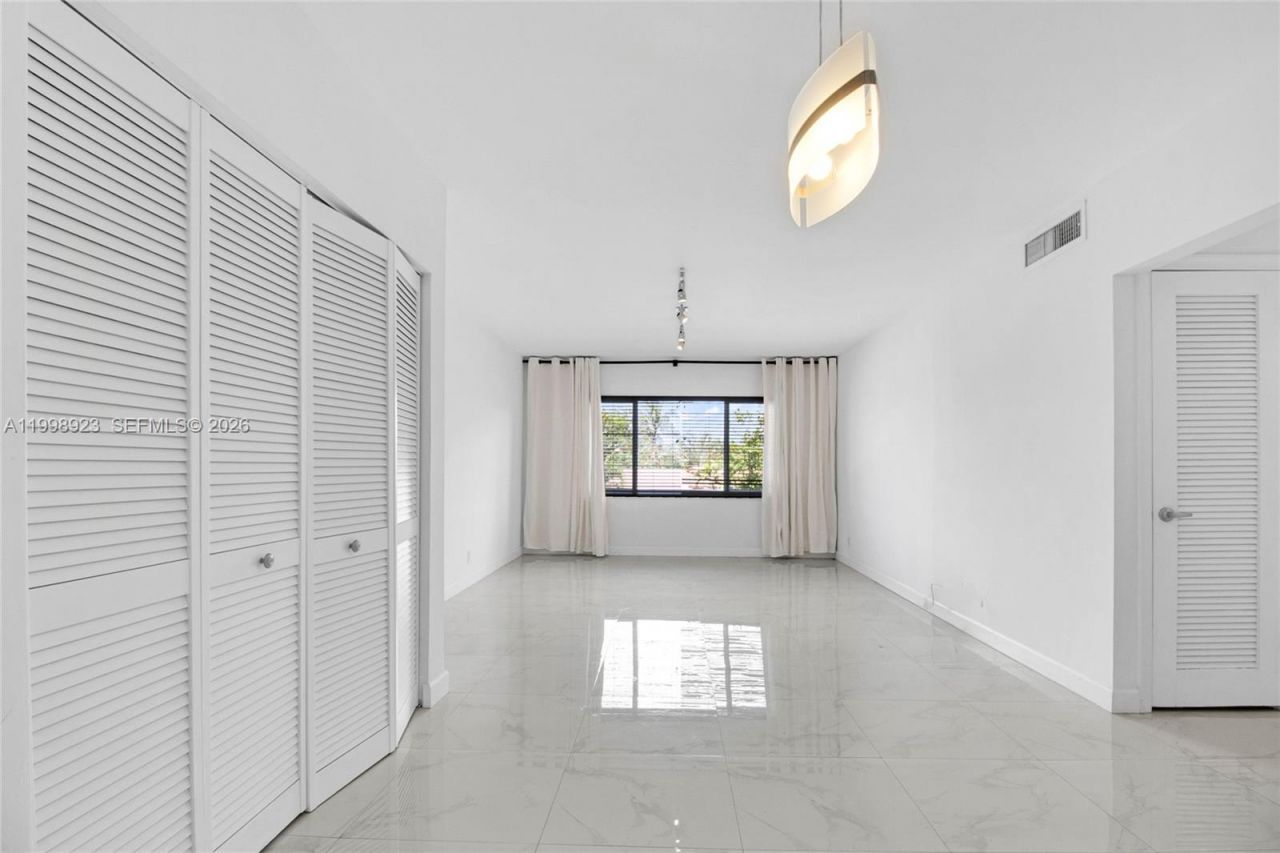 2230 NE 56th Pl, Unit 227, Fort Lauderdale, FL 33308 Photo