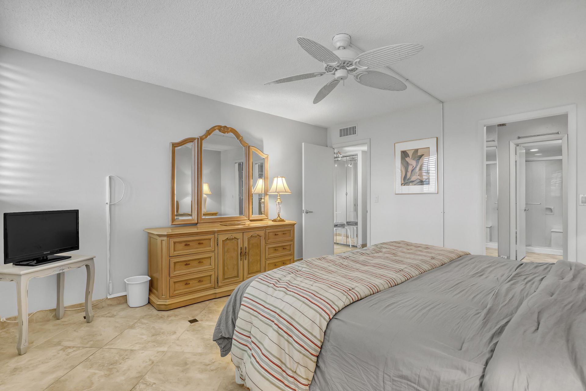 125 S Ocean Avenue, Unit 304, Palm Beach Shores, FL 33404 Photo