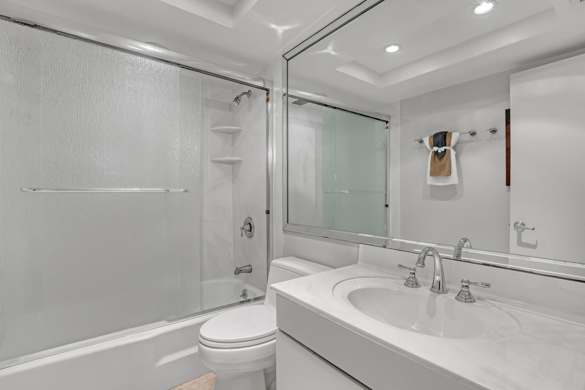 125 S Ocean Avenue, Unit 304, Palm Beach Shores, FL 33404 Photo