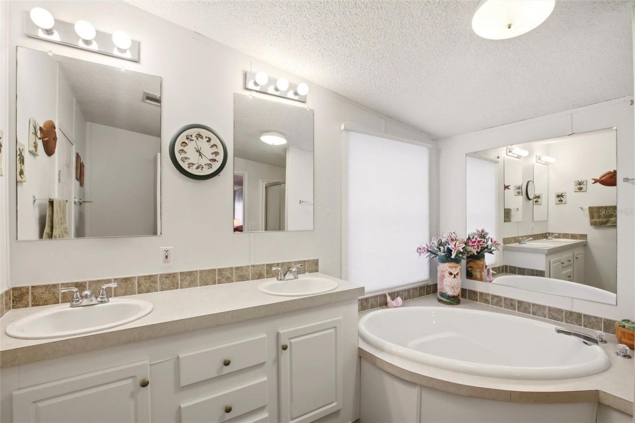 184 W Manatee Loop, Punta Gorda, FL 33950 Photo