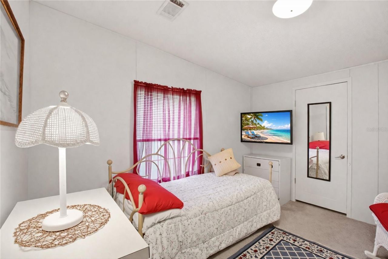 184 W Manatee Loop, Punta Gorda, FL 33950 Photo
