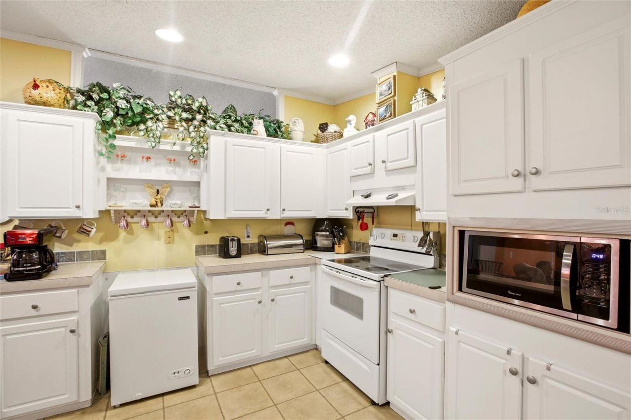184 W Manatee Loop, Punta Gorda, FL 33950 Photo