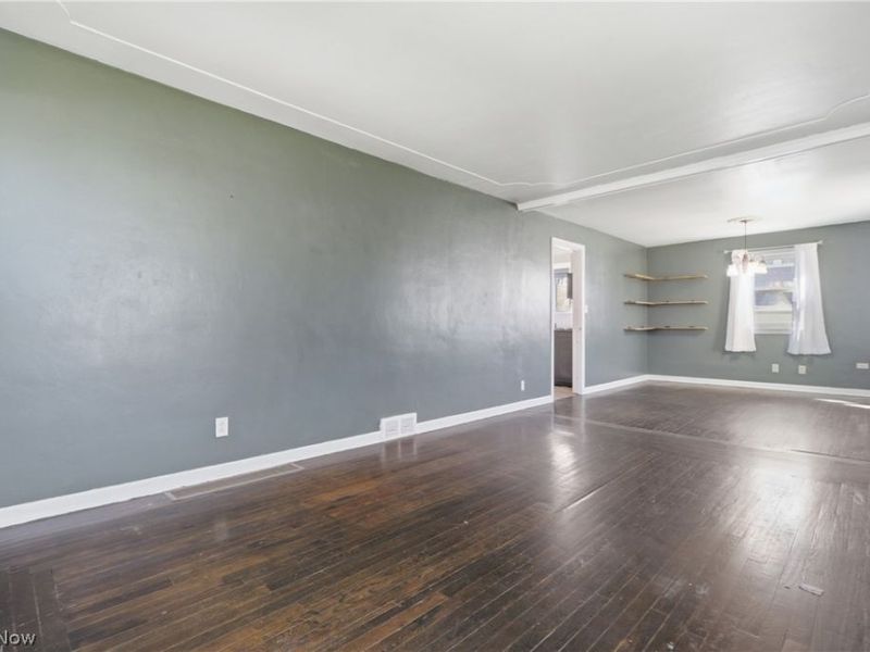 240 E 45th Street, Lorain, OH 44052 Photo 12