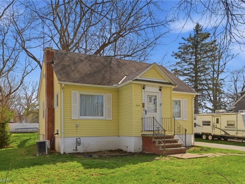 240 E 45th Street, Lorain, OH 44052 Photo 2