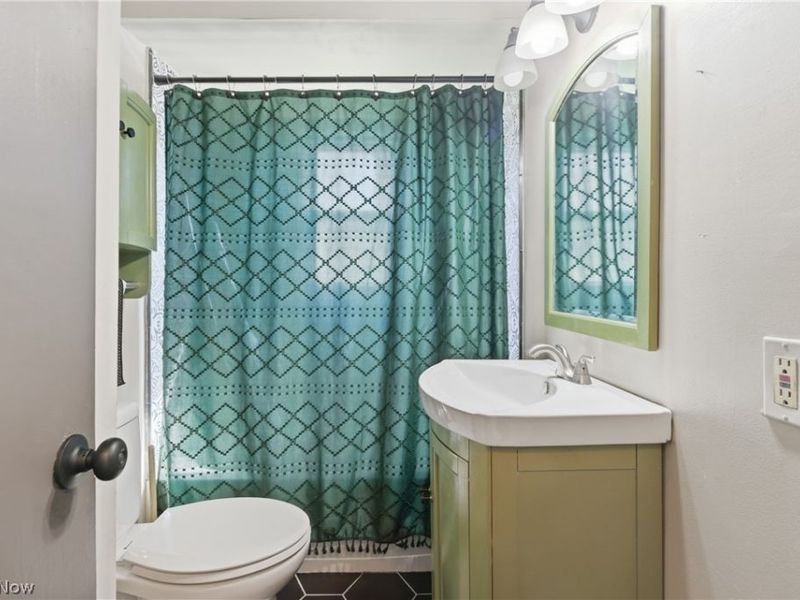 240 E 45th Street, Lorain, OH 44052 Photo 21