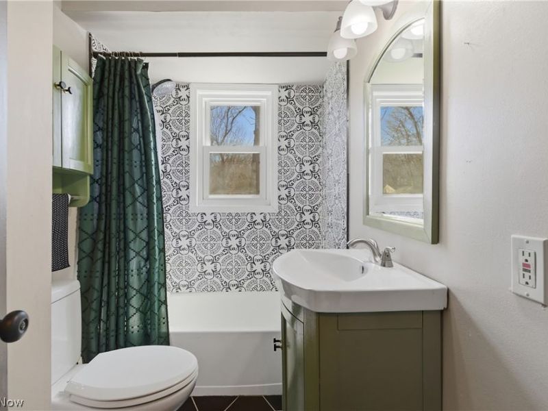 240 E 45th Street, Lorain, OH 44052 Photo 22