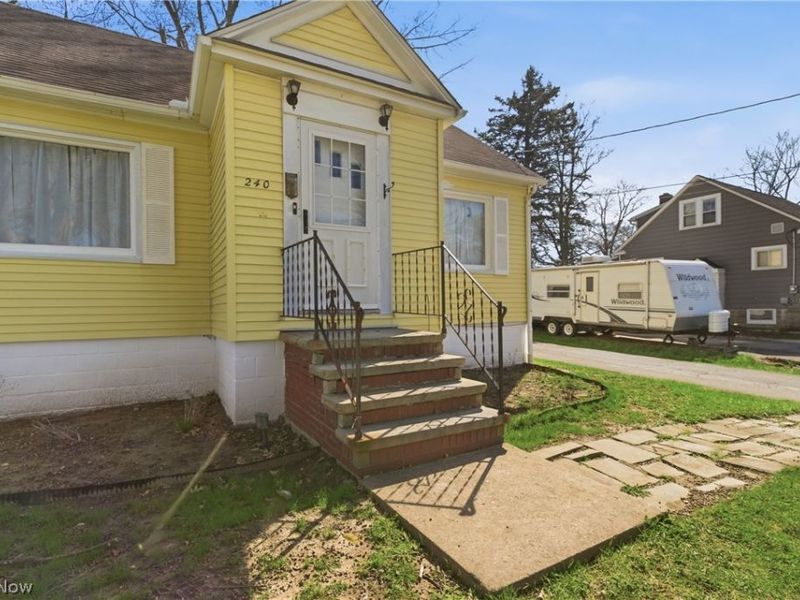 240 E 45th Street, Lorain, OH 44052 Photo 4