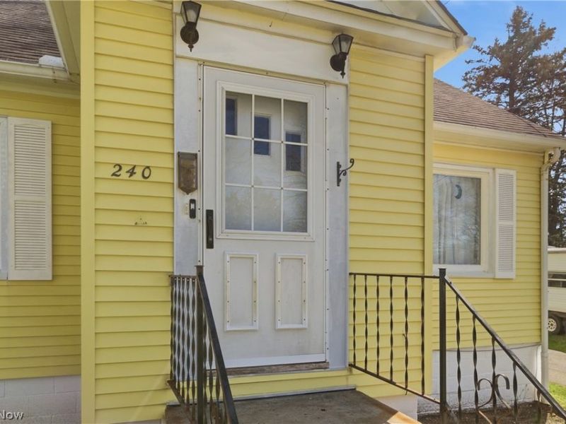 240 E 45th Street, Lorain, OH 44052 Photo 5