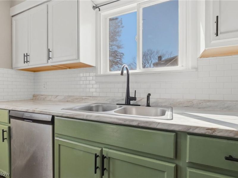 240 E 45th Street, Lorain, OH 44052 Photo 8