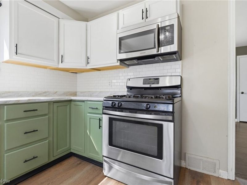 240 E 45th Street, Lorain, OH 44052 Photo 9