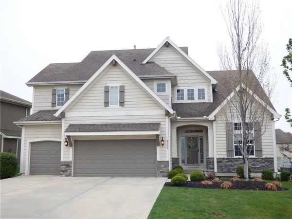 8202 W 166th Court, Overland Park, KS 66085