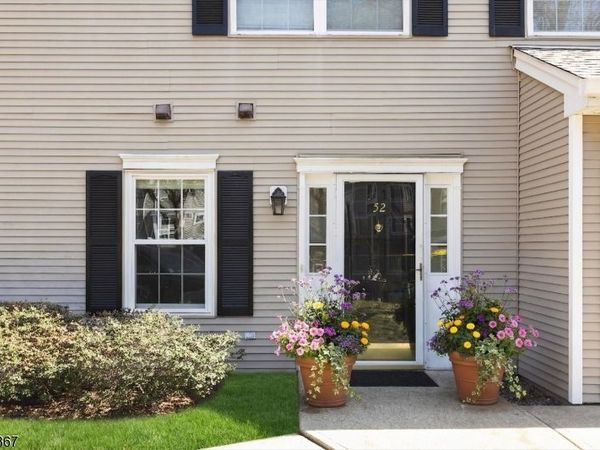 52 Greenbrook Dr, Bloomfield, NJ 07003