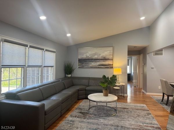 50 Falls Bridge Dr, Unit 50, Totowa, NJ 07512