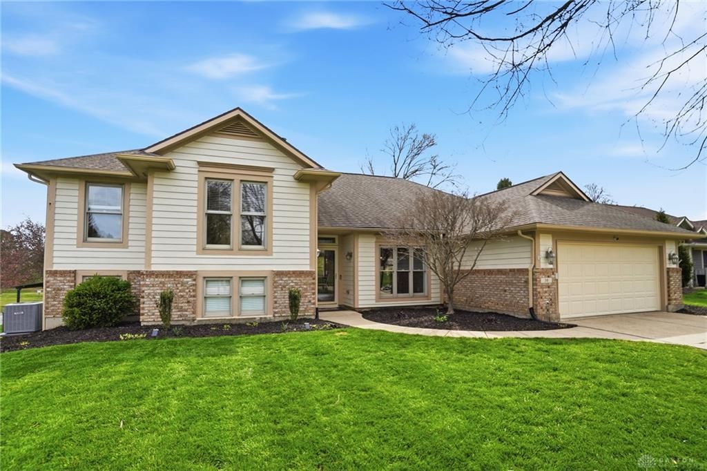 30 Lakeside Drive, Springboro, OH 45066 Main Photo