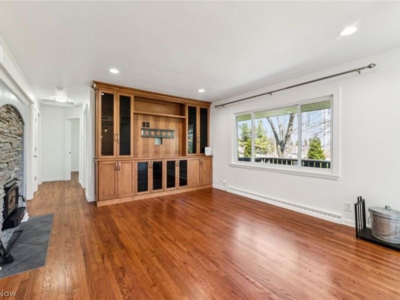 379 N Aurora Road, Aurora, OH 44202 Photo 4