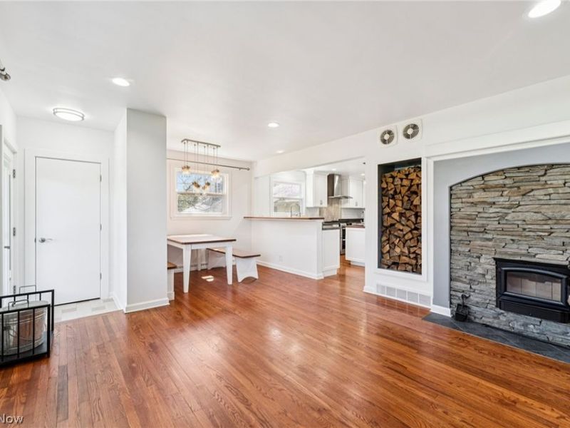 379 N Aurora Road, Aurora, OH 44202 Photo 5