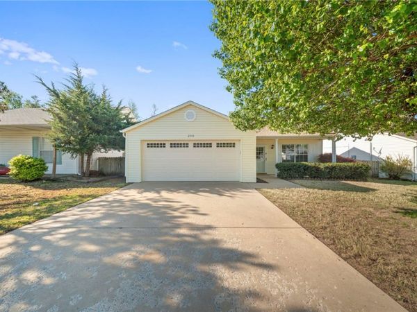 2510 Parkcrest Drive , Bentonville, AR 72712