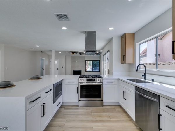 3152 Laurel Avenue , Henderson, NV 89014