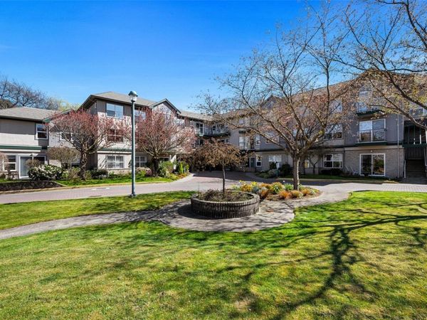 1485 Garnet Rd, Unit 104, Saanich, BC V8P 5T5