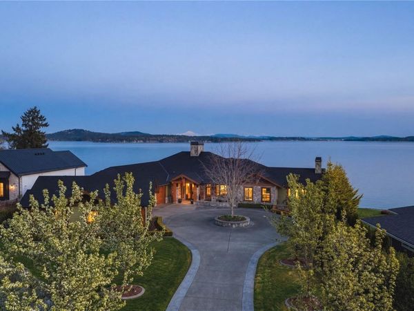 3070 Beachfront Cres, Mill Bay, BC V0R 2P3