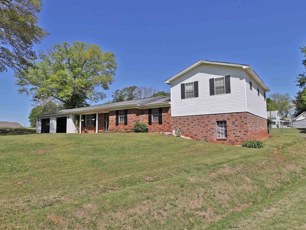 115 6th St SW, Red Bay, AL 35582