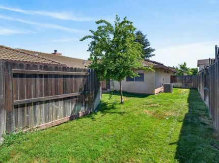 7494-7496 Bruno Way, Sacramento, CA 95828 Photo