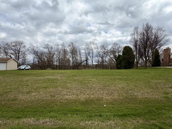 18515 W Hillcrest Dr, New Berlin, WI 53146