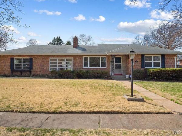 17 Valley Drive , Florissant, MO 63031