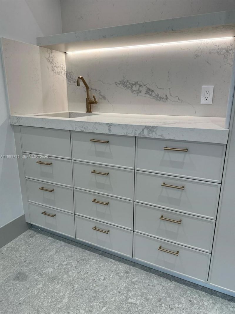 737 Crandon Blvd, Unit 301, Key Biscayne, FL 33149 Photo