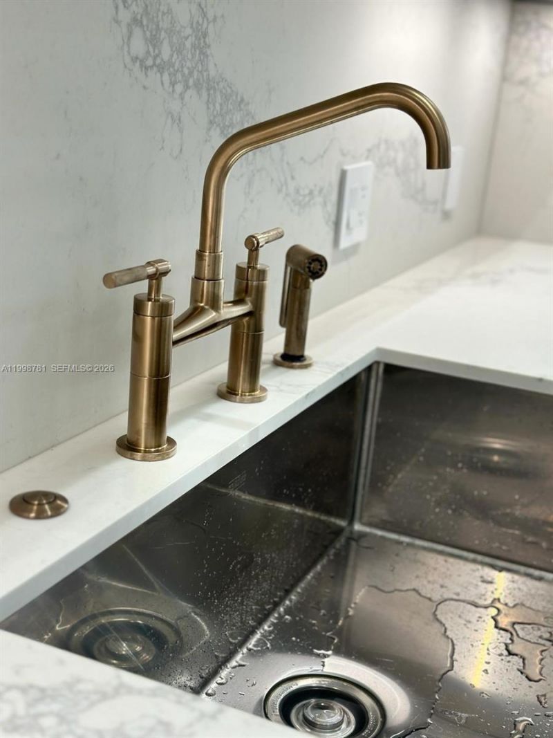 737 Crandon Blvd, Unit 301, Key Biscayne, FL 33149 Photo