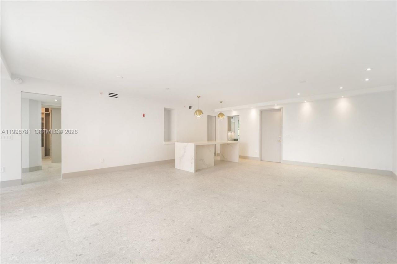 737 Crandon Blvd, Unit 301, Key Biscayne, FL 33149 Photo