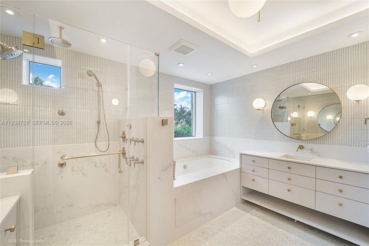 737 Crandon Blvd, Unit 301, Key Biscayne, FL 33149 Photo