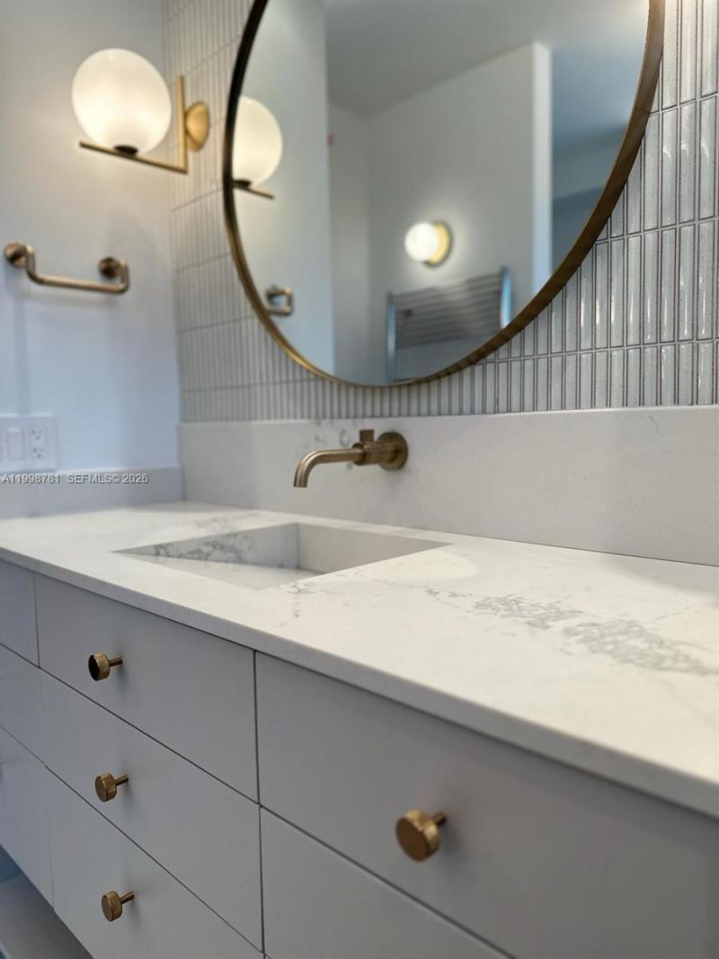 737 Crandon Blvd, Unit 301, Key Biscayne, FL 33149 Photo