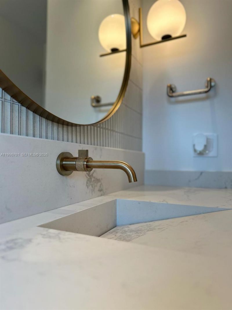 737 Crandon Blvd, Unit 301, Key Biscayne, FL 33149 Photo