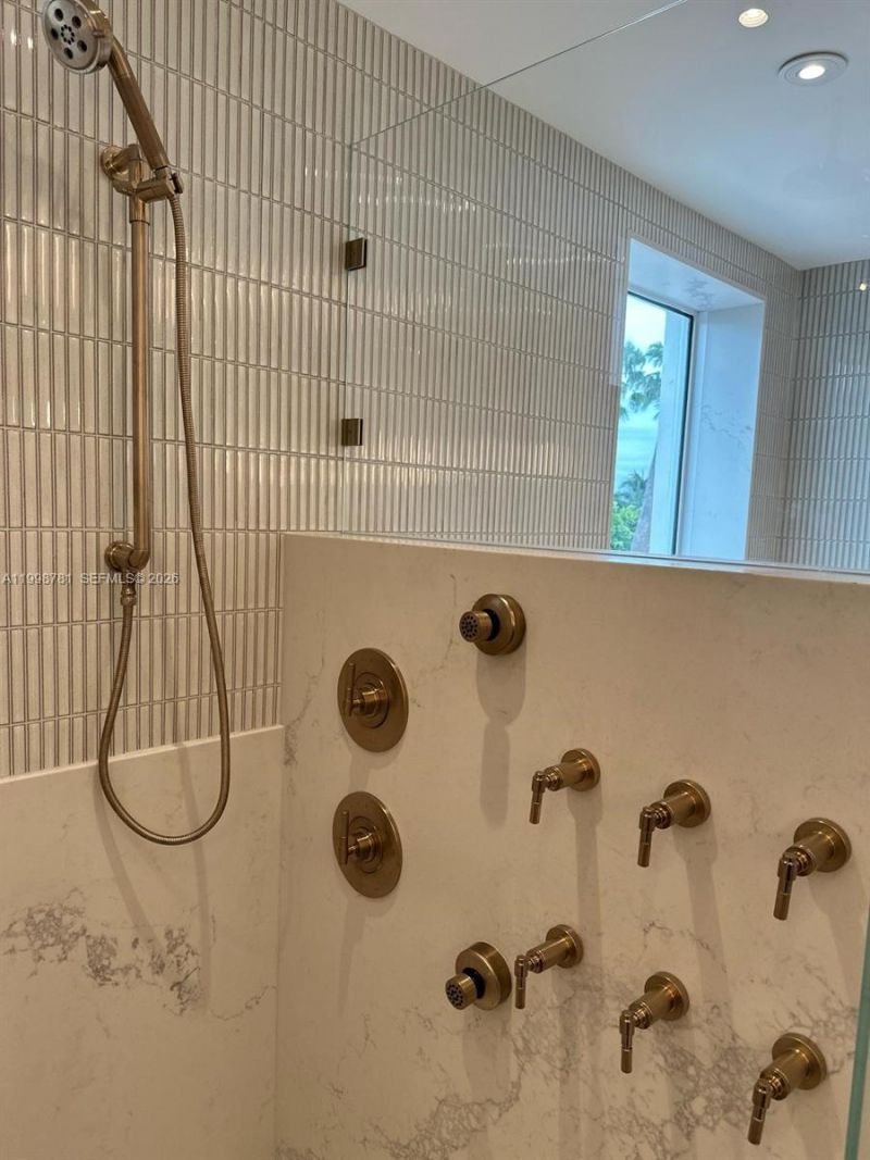 737 Crandon Blvd, Unit 301, Key Biscayne, FL 33149 Photo