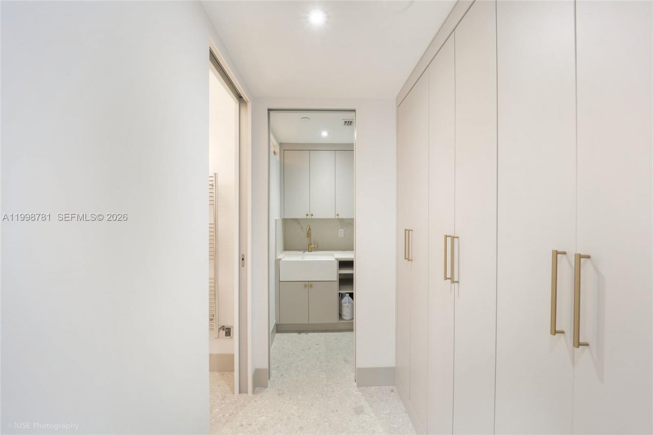 737 Crandon Blvd, Unit 301, Key Biscayne, FL 33149 Photo