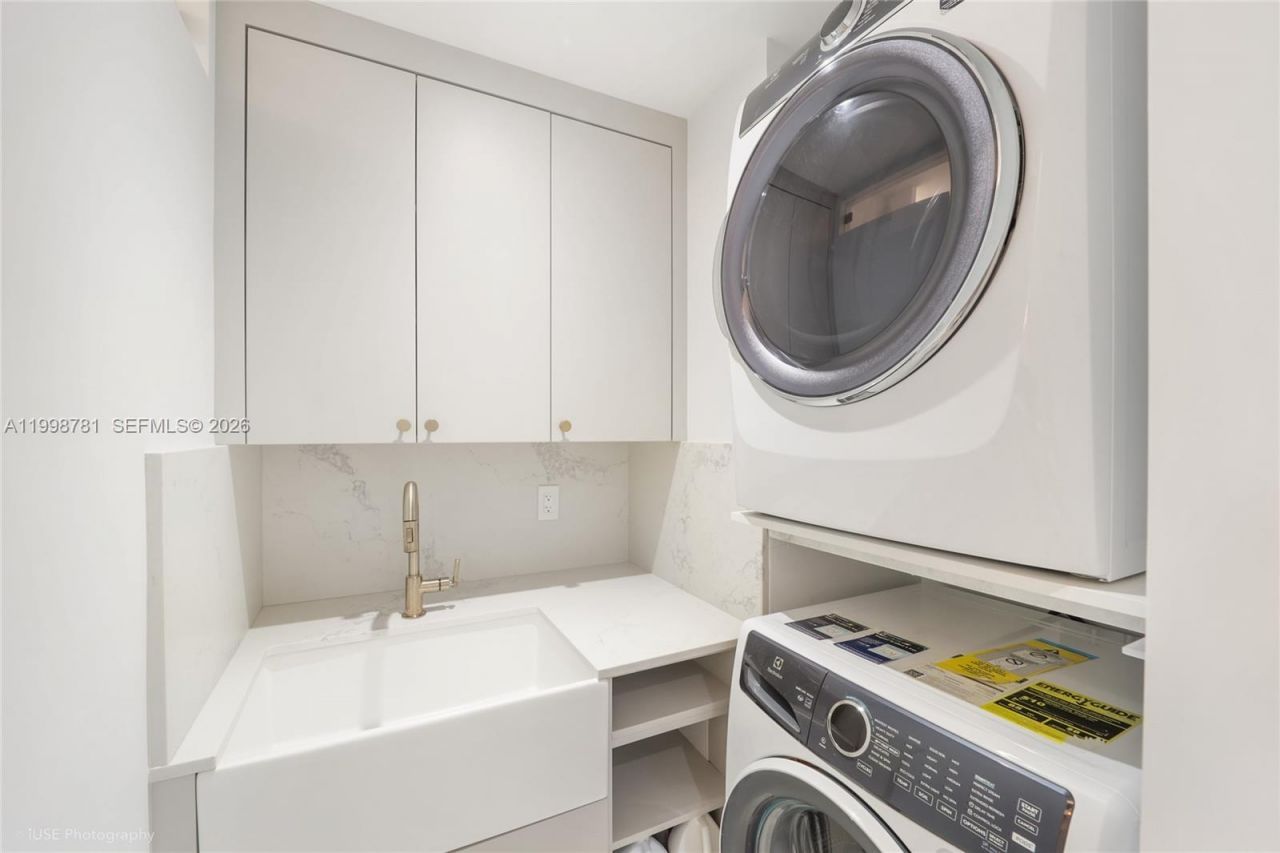 737 Crandon Blvd, Unit 301, Key Biscayne, FL 33149 Photo