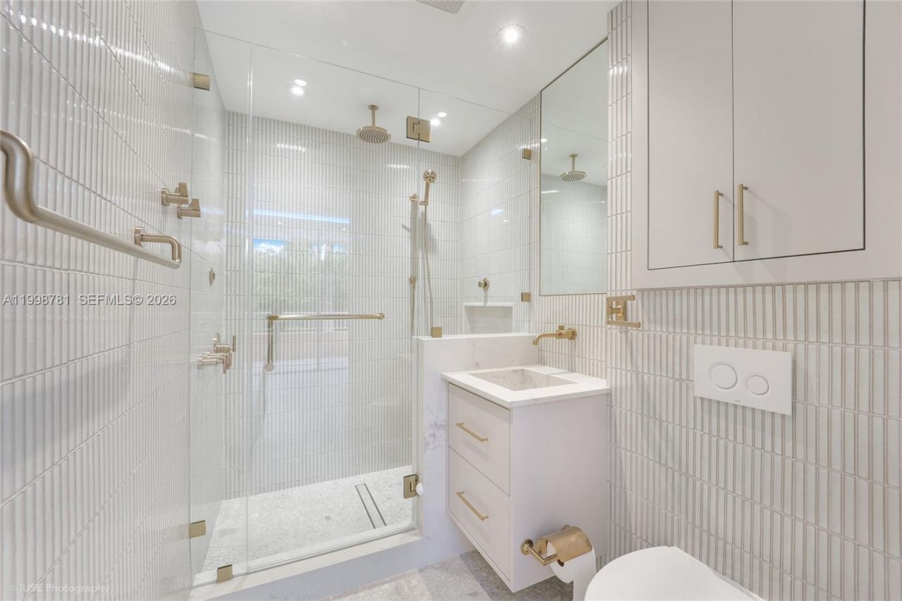 737 Crandon Blvd, Unit 301, Key Biscayne, FL 33149 Photo