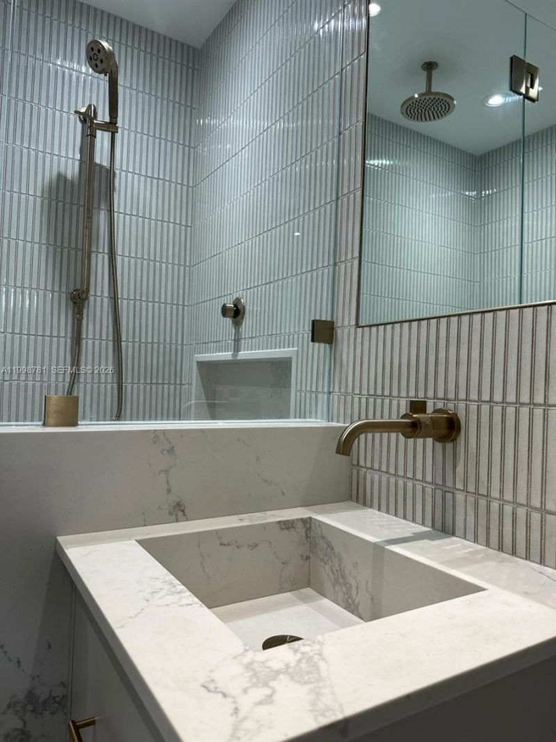 737 Crandon Blvd, Unit 301, Key Biscayne, FL 33149 Photo