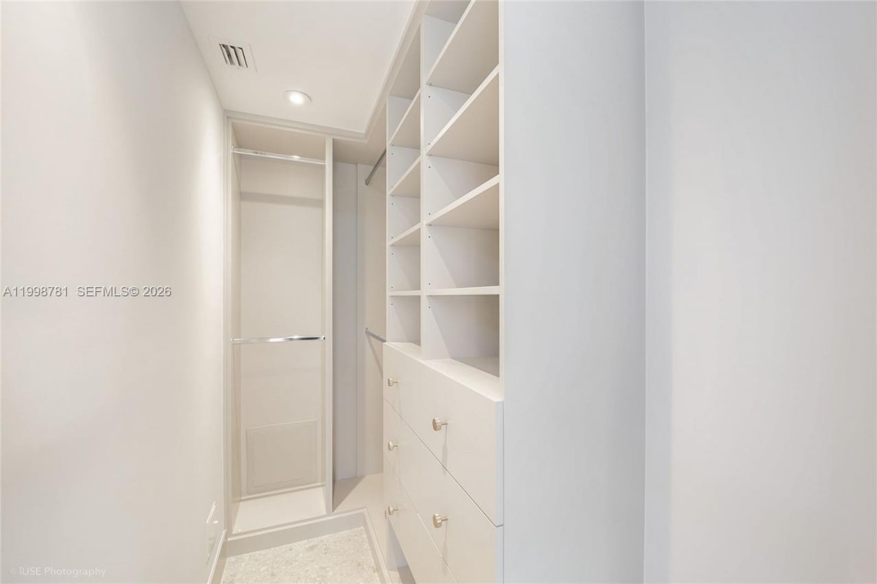 737 Crandon Blvd, Unit 301, Key Biscayne, FL 33149 Photo